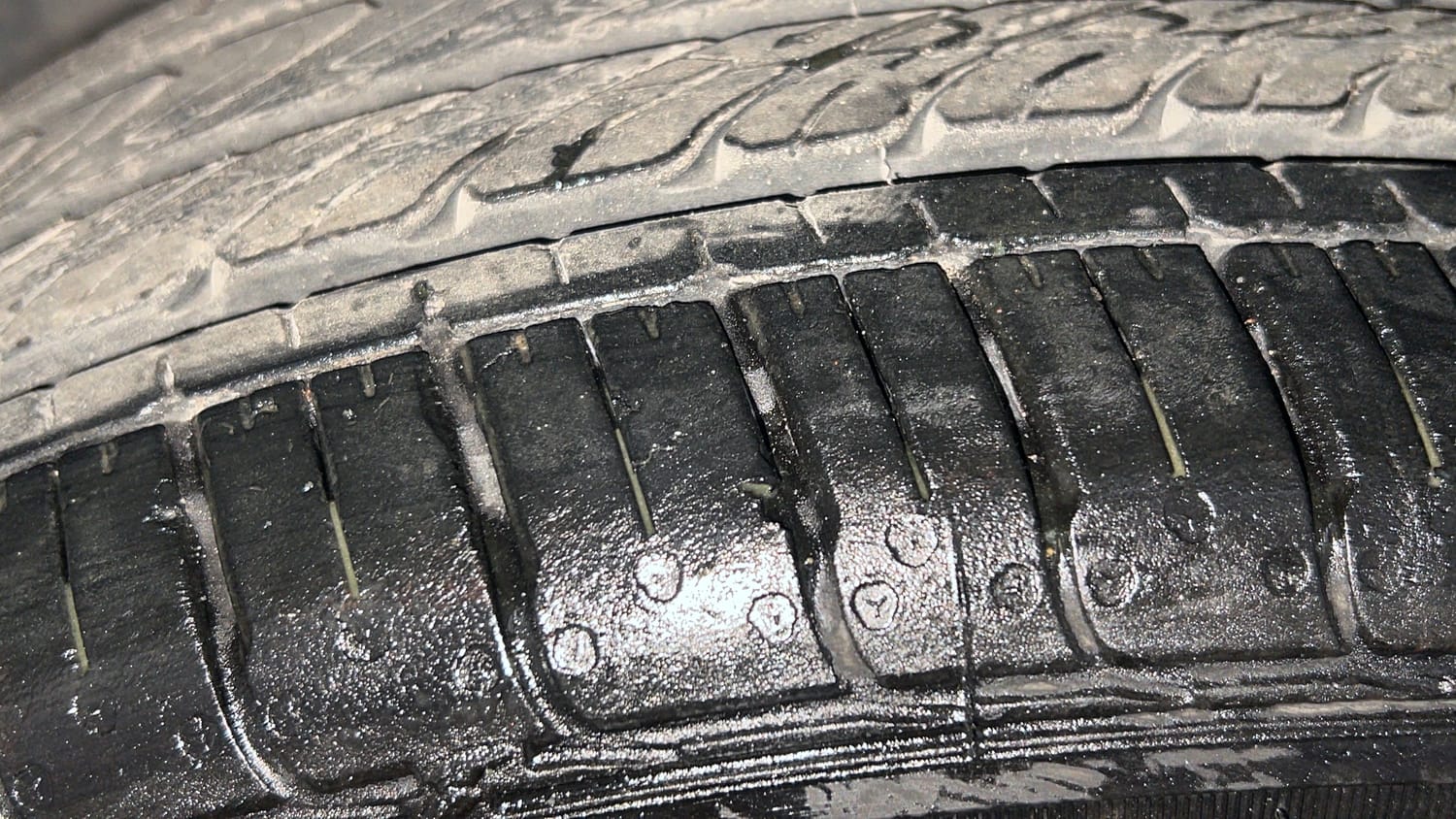 Used 2019 Tata Tiago Revotron XZ Plus Petrol Manual tyres LEFT FRONT TYRE TREAD VIEW