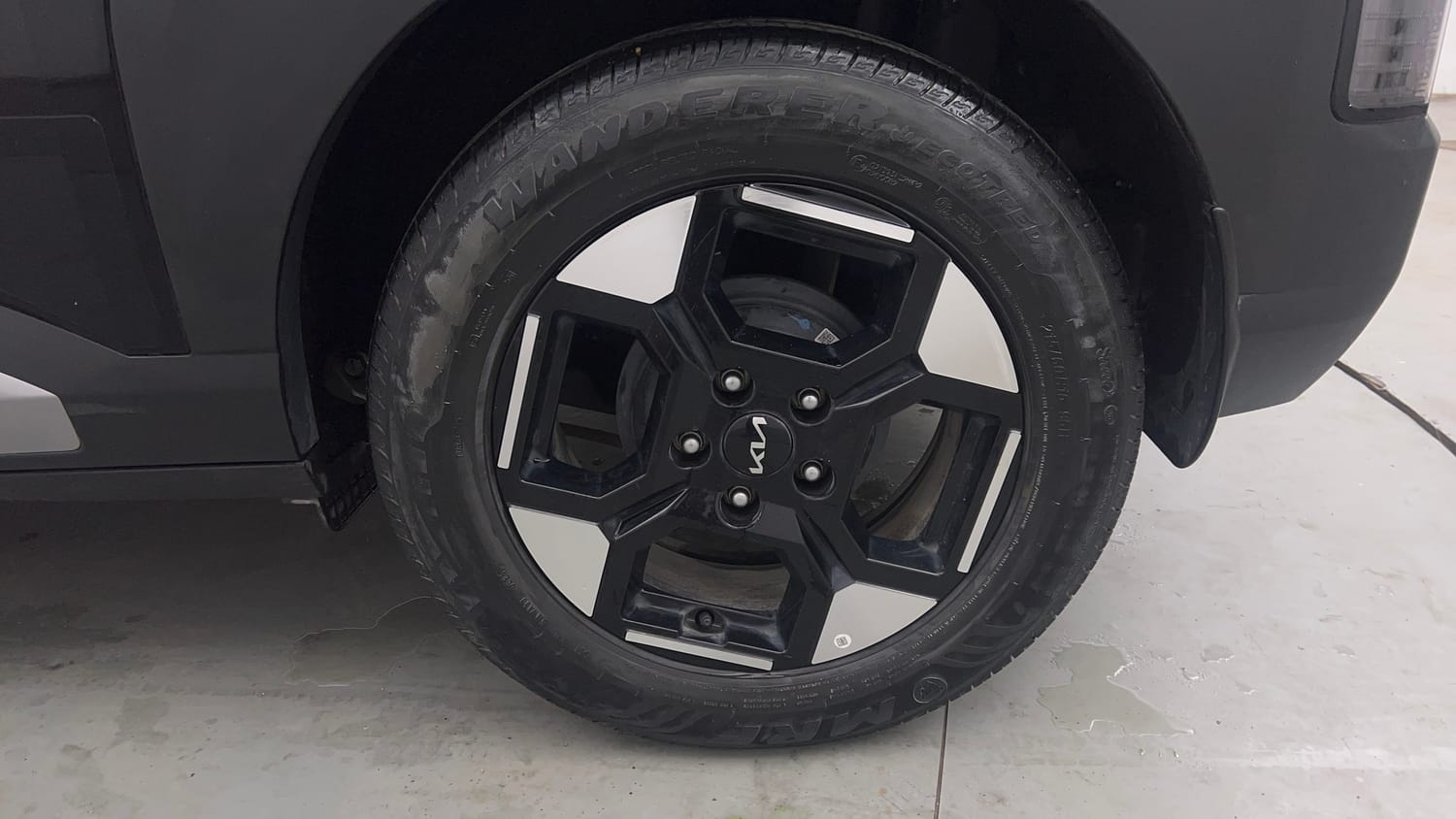 Used 2025 Kia Syros HTX 1.5 Diesel 6MT Diesel Manual tyres LEFT REAR TYRE RIM VIEW
