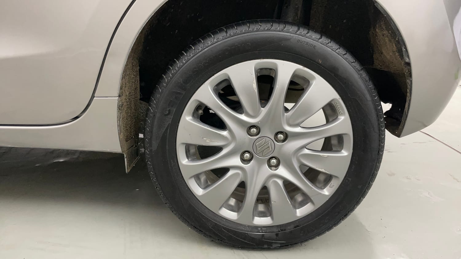 Used 2017 Maruti Suzuki Baleno Alpha 1.2 Petrol Manual tyres LEFT REAR TYRE RIM VIEW