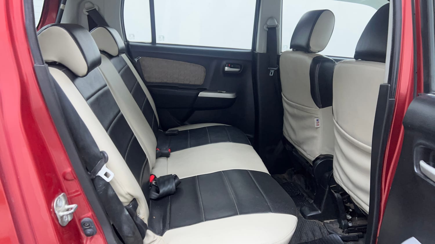 Used 2016 Maruti Suzuki Wagon R 1.0 VXI AMT Petrol Automatic interior RIGHT SIDE REAR DOOR CABIN VIEW