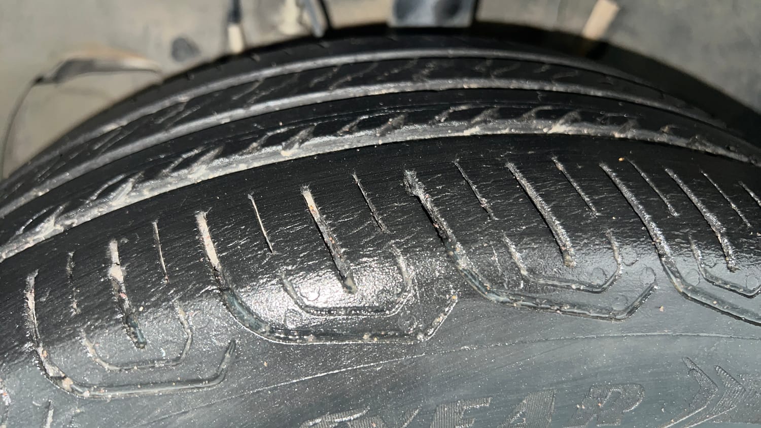 Used 2022 Tata Tigor XZ Plus CNG Cng Manual tyres LEFT FRONT TYRE TREAD VIEW