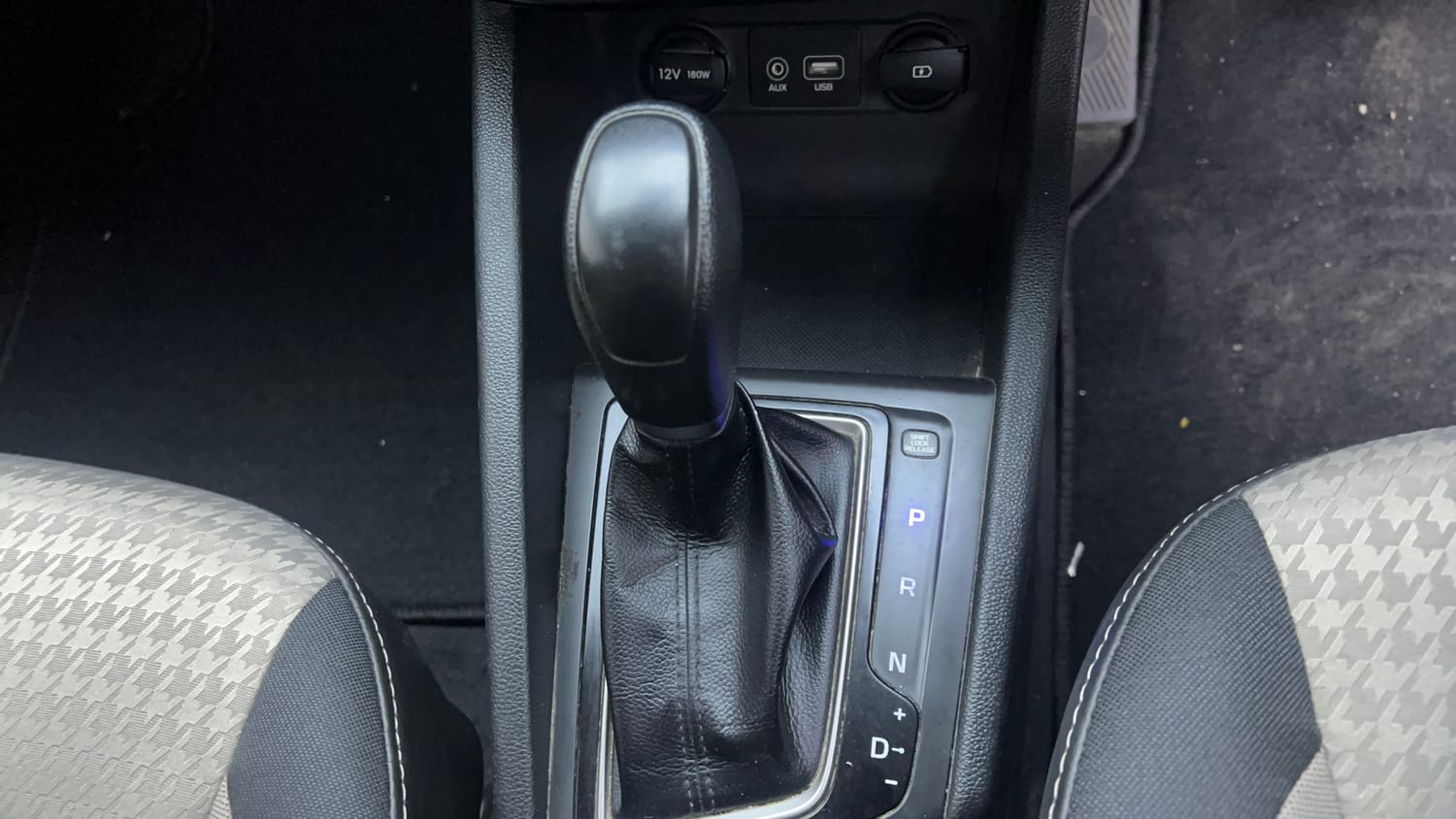 Used 2018 Hyundai Elite i20 Asta 1.2 AT Petrol Automatic interior GEAR  KNOB VIEW