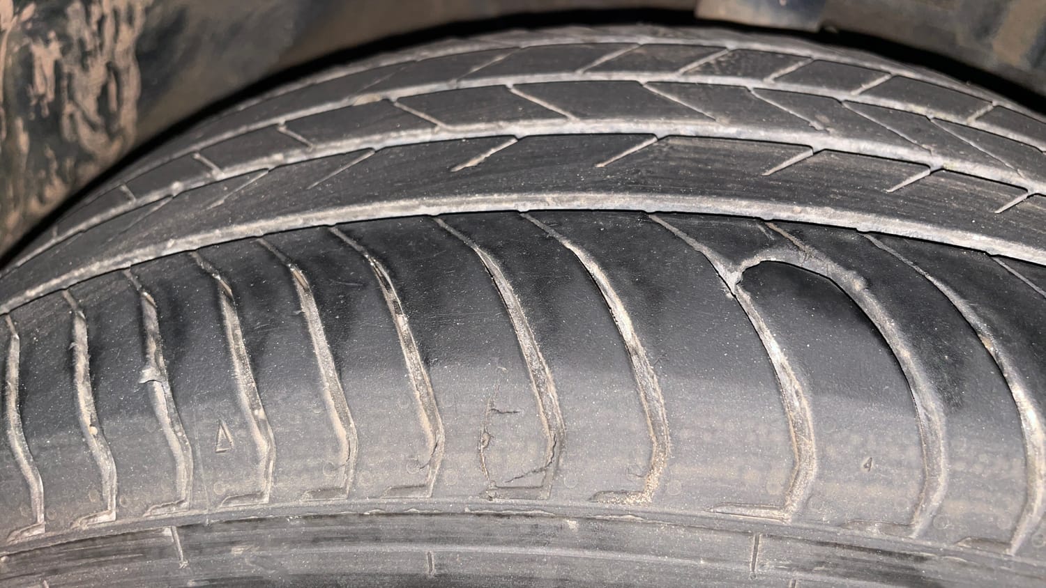 Used 2025 Tata Nexon Creative Plus (S) 1.2 6AMT Dark Edition Petrol Automatic tyres RIGHT FRONT TYRE TREAD VIEW