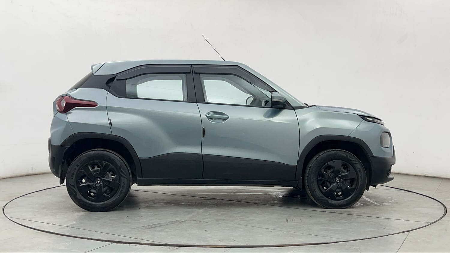 Used 2023 Tata Punch Adventure Rhythm Pack MT Petrol Manual exterior RIGHT SIDE VIEW