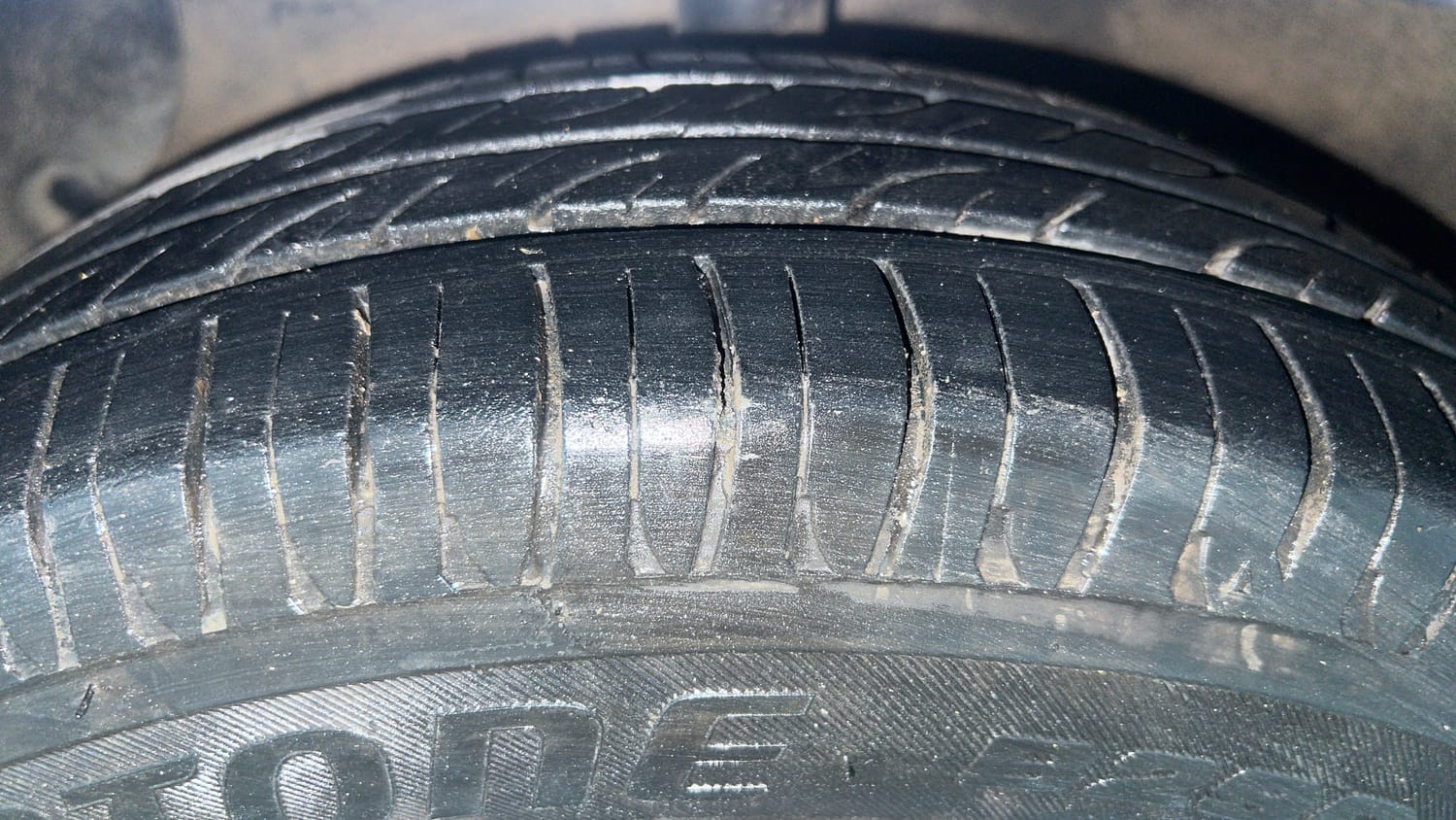 Used 2014 Hyundai Xcent S 1.2 Petrol Manual tyres LEFT FRONT TYRE TREAD VIEW