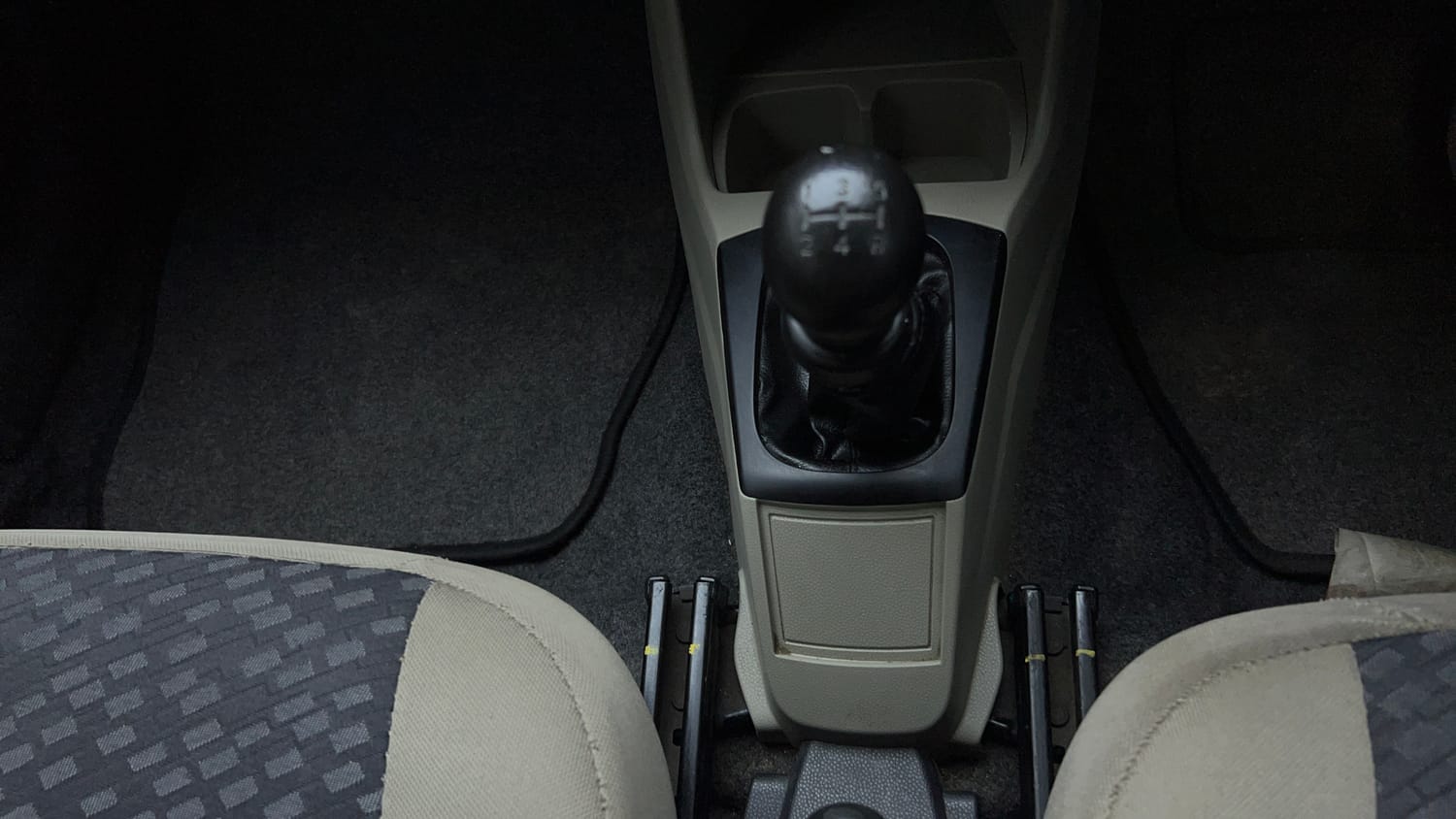 Used 2016 Maruti Suzuki Alto K10 LXi Petrol Manual interior GEAR  KNOB VIEW