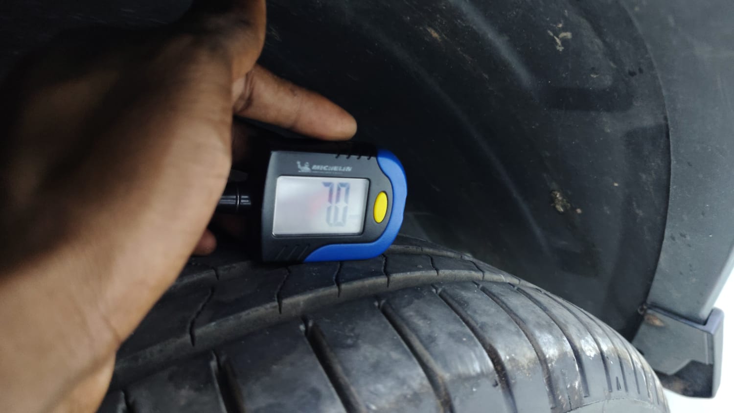 Used 2021 MG Motors Hector Plus Sharp 1.5 Petrol Turbo DCT 6-STR Petrol Automatic tyres LEFT FRONT TYRE TREAD VIEW