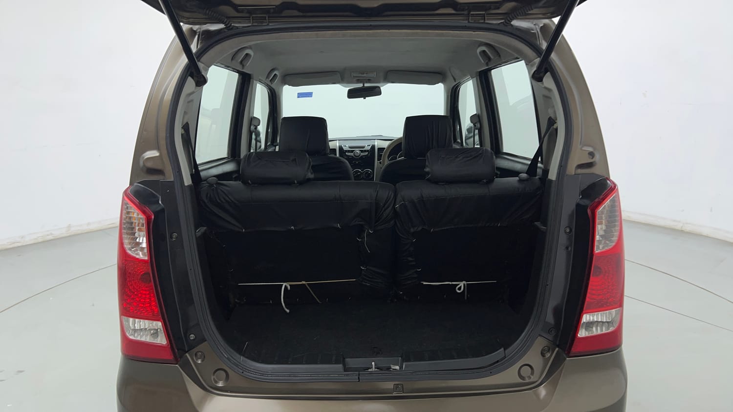Used 2013 Maruti Suzuki Wagon R VXI Petrol Manual interior DICKY INSIDE VIEW