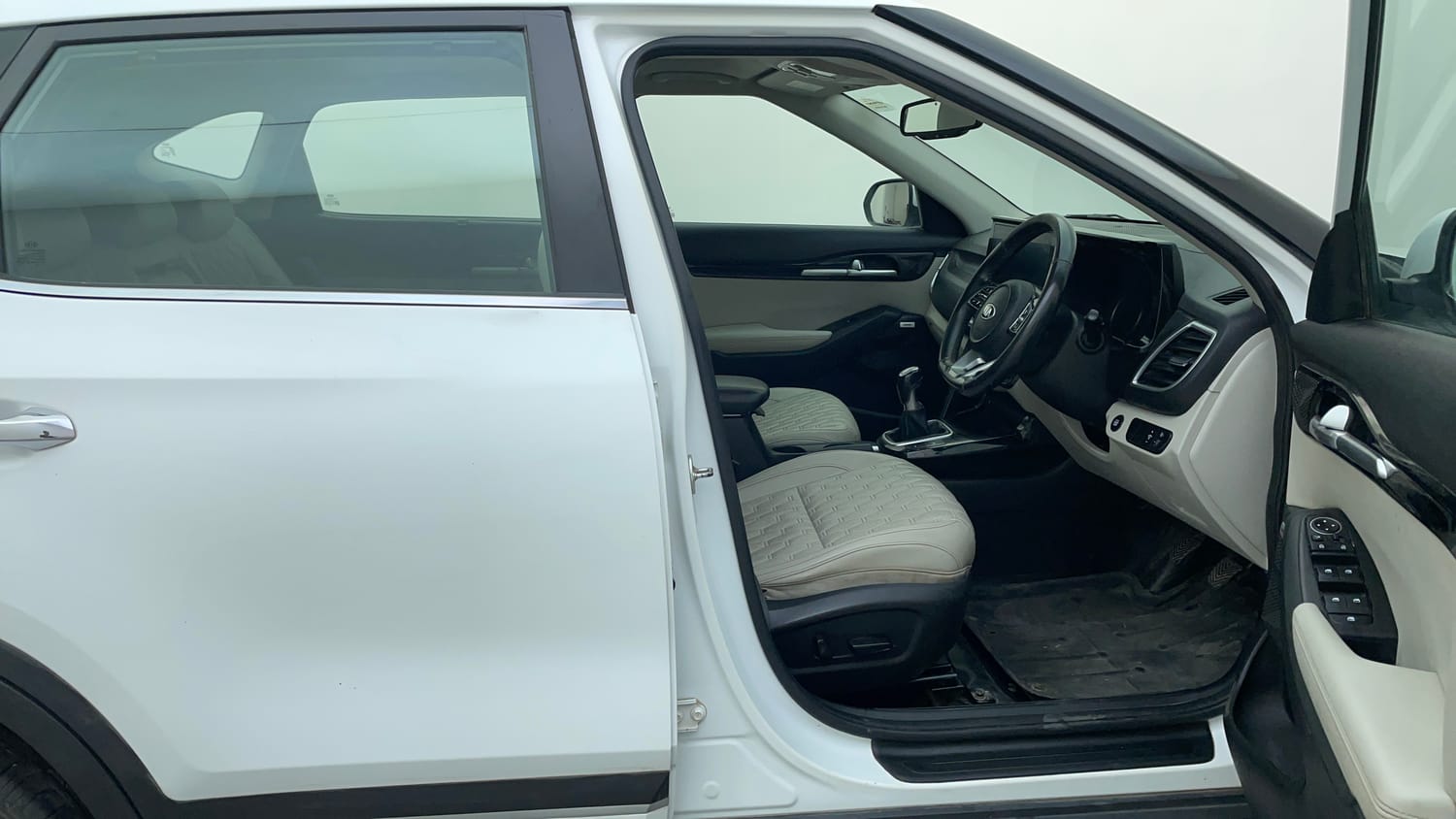 Used 2019 Kia Seltos HTX Plus 1.5 Diesel Diesel Manual interior RIGHT SIDE FRONT DOOR CABIN VIEW