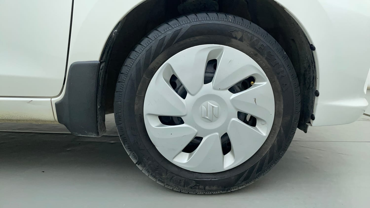 Used 2018 Maruti Suzuki Celerio ZXi Petrol Manual tyres RIGHT FRONT TYRE RIM VIEW