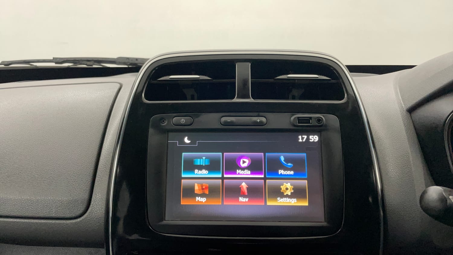 Used 2016 Renault Kwid RXT Petrol Manual interior MUSIC SYSTEM & AC CONTROL VIEW