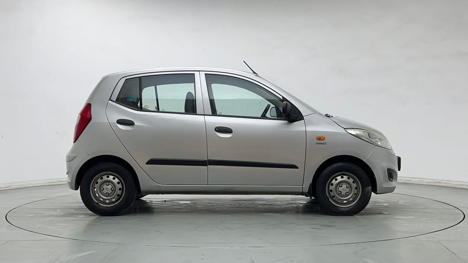 Used 2013 Hyundai i10 Era 1.1 iRDE2 Petrol Manual exterior RIGHT SIDE VIEW