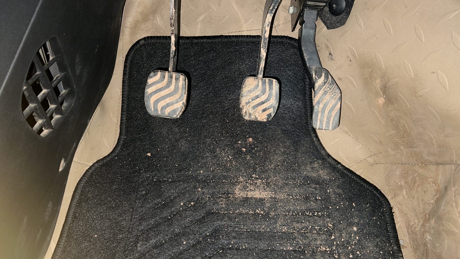 Used 2022 Renault Triber RXZ Dual Tone Petrol Manual interior PEDALS VIEW