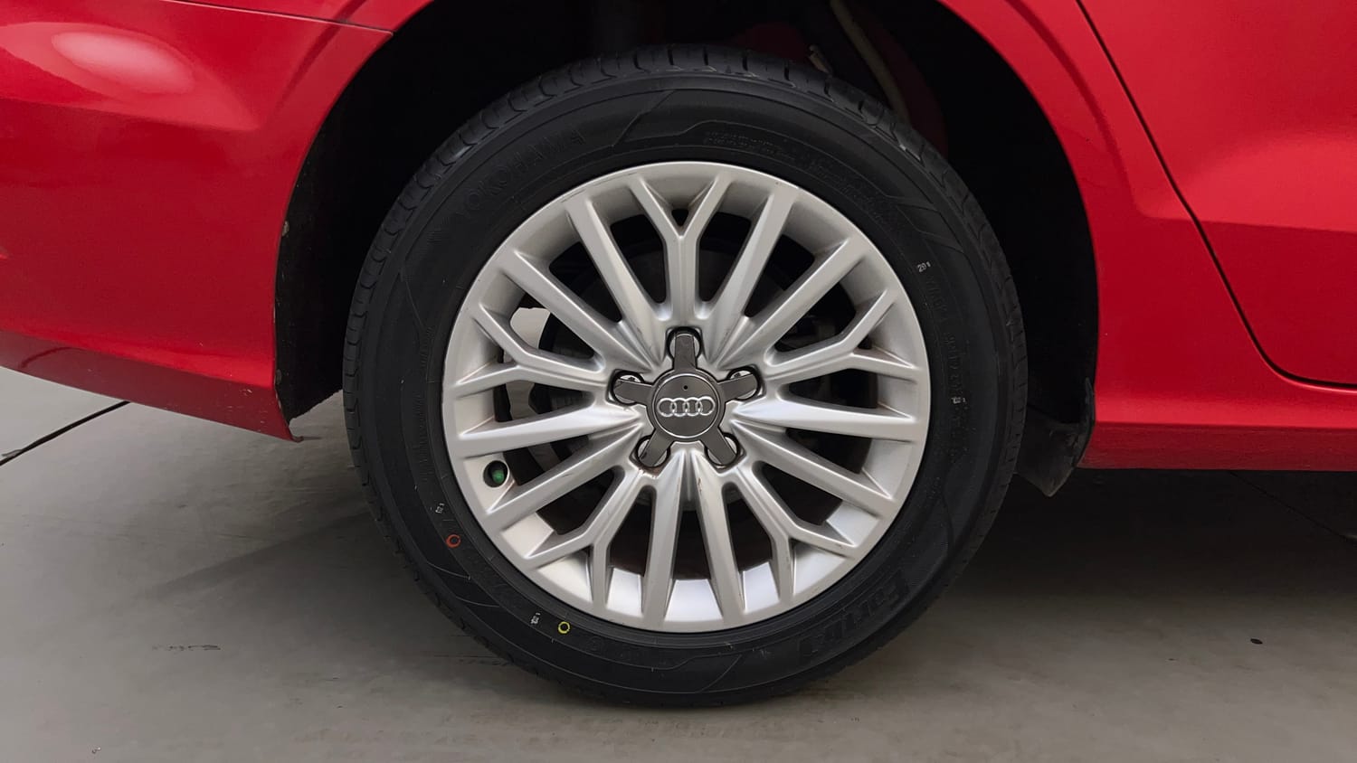 Used 2015 Audi A3 35 TDI Premium Plus + Sunroof Diesel Automatic tyres RIGHT REAR TYRE RIM VIEW