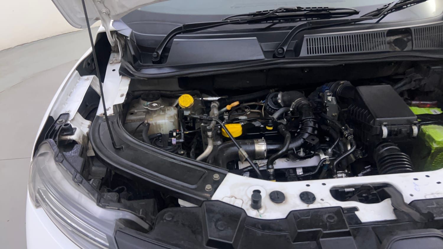 Used 2022 Renault Kiger RXZ 1.0 Turbo MT Petrol Manual engine ENGINE RIGHT SIDE HINGE & APRON VIEW