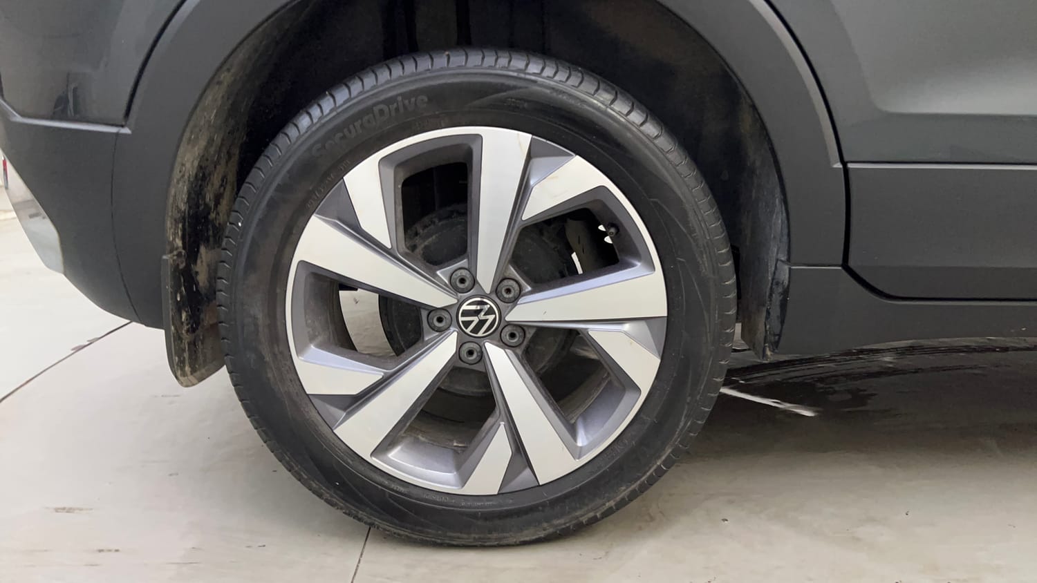 Used 2022 Volkswagen Taigun Topline 1.0 TSI MT Petrol Manual tyres RIGHT REAR TYRE RIM VIEW