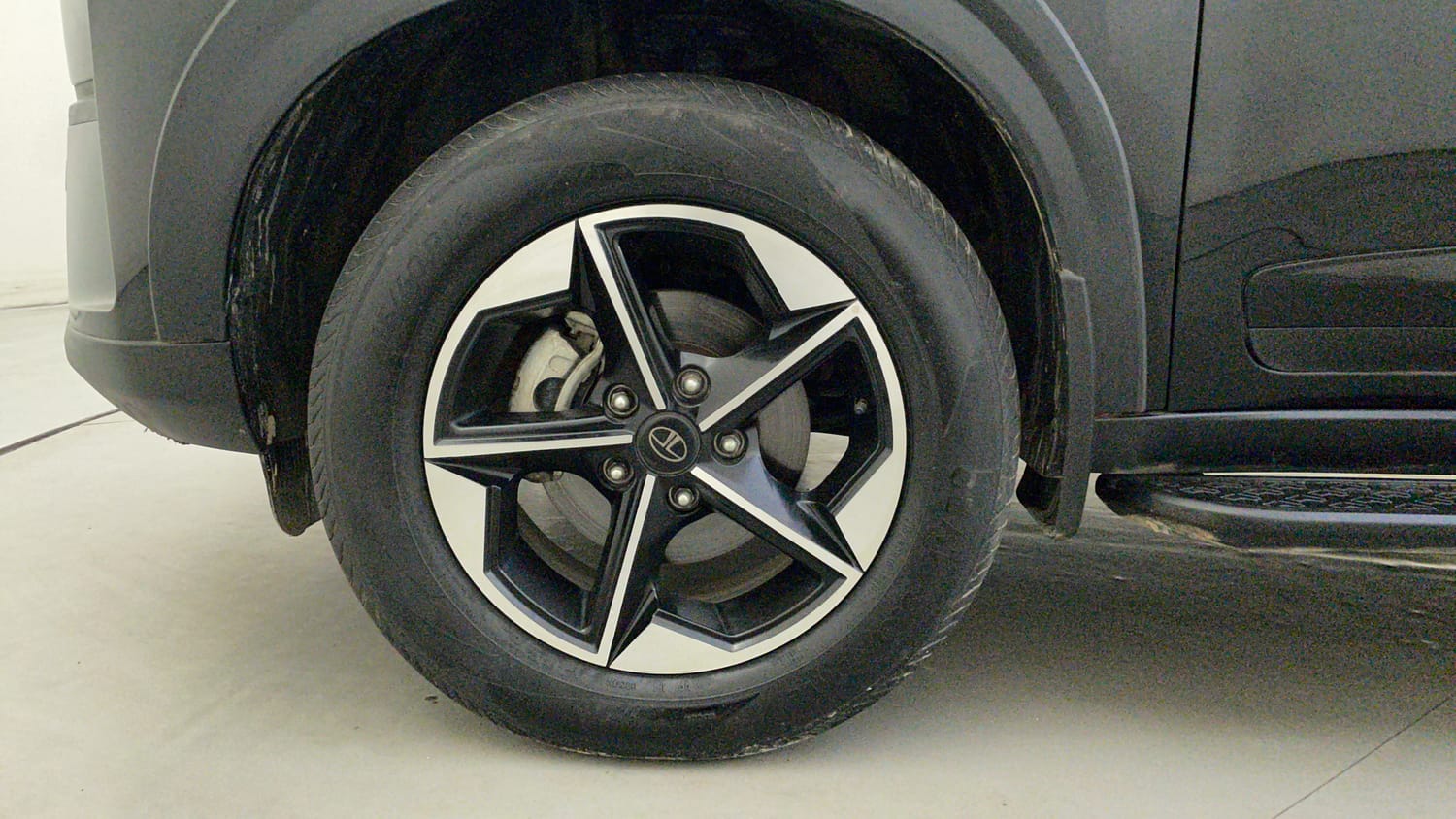 Used 2025 Tata Nexon Creative Plus (S) 1.2 6AMT Dark Edition Petrol Automatic tyres LEFT FRONT TYRE RIM VIEW