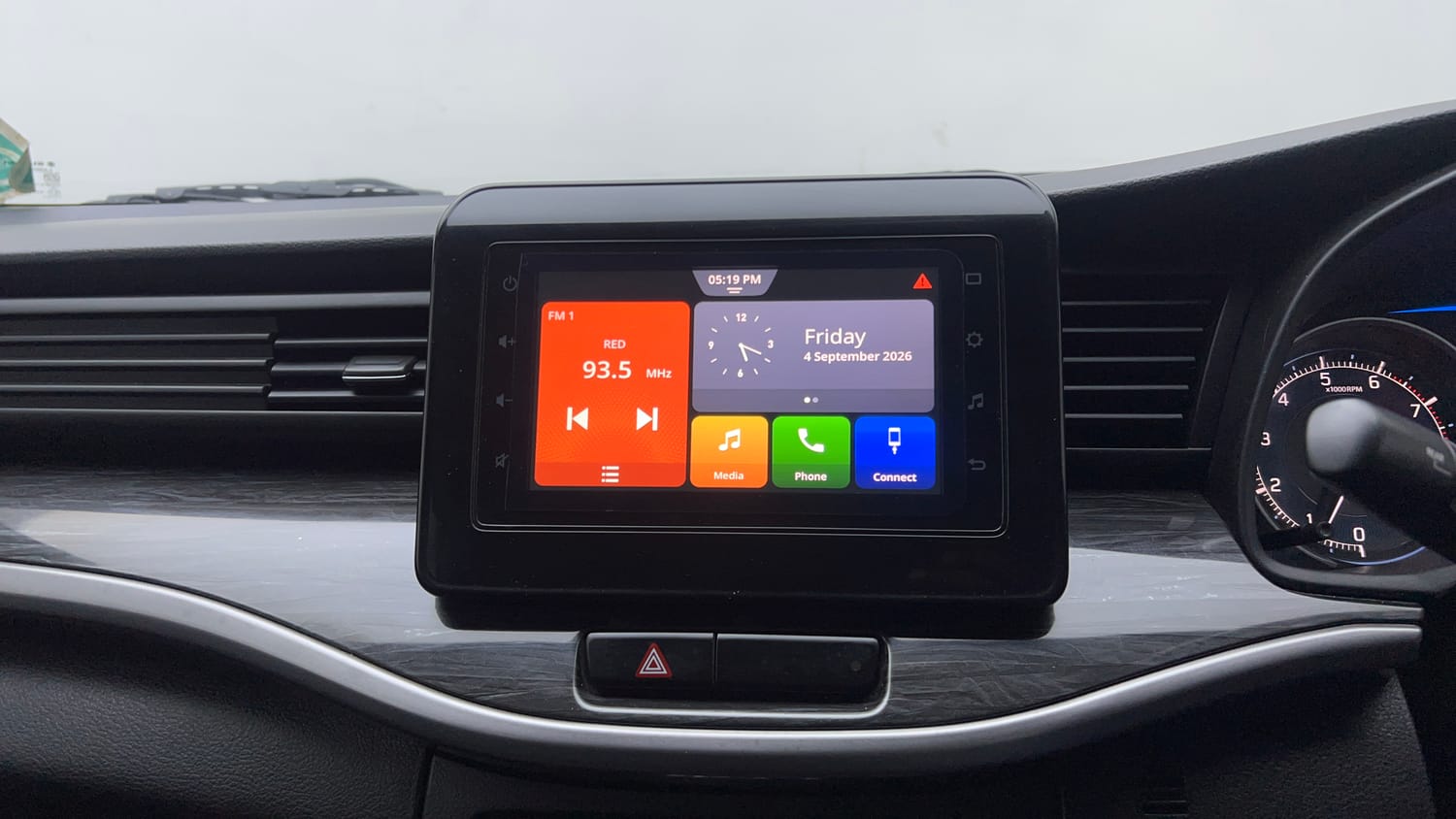 Used 2020 Maruti Suzuki XL6 Zeta MT Petrol Petrol Manual top_features Touch screen infotainment system
