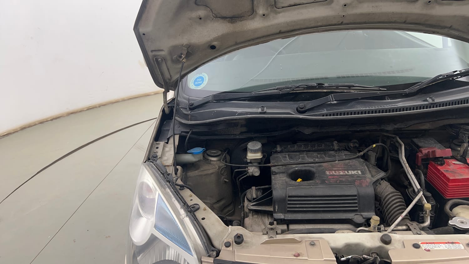 Used 2013 Maruti Suzuki Wagon R VXI Petrol Manual engine ENGINE RIGHT SIDE HINGE & APRON VIEW
