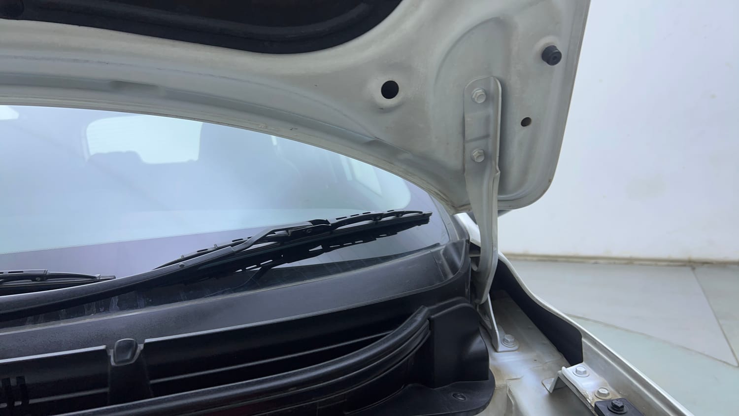 Used 2022 Hyundai Grand i10 Nios Sportz U2 1.2 CRDi Diesel Manual engine ENGINE LEFT SIDE HINGE & APRON VIEW