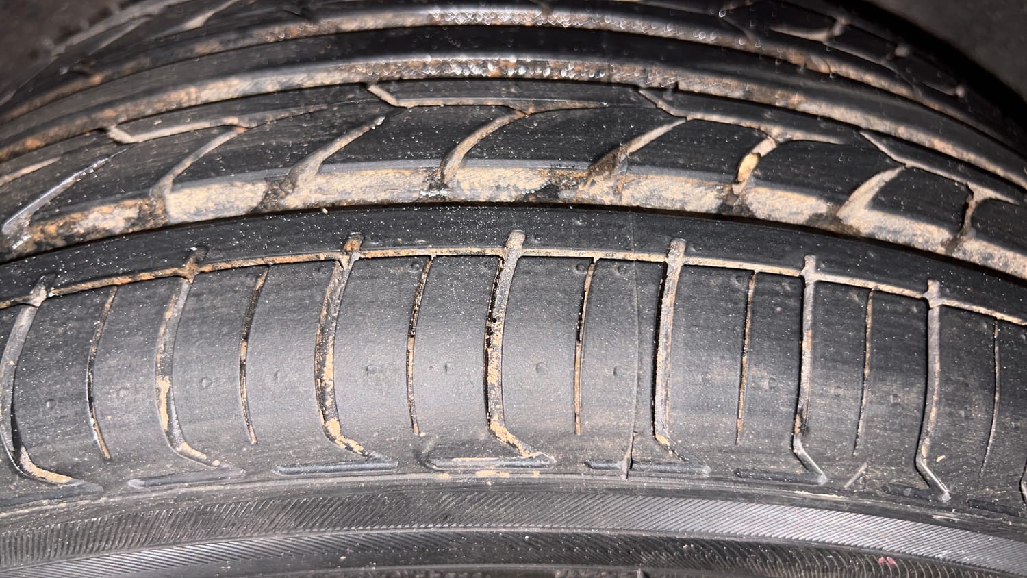 Used 2016 Maruti Suzuki Baleno Zeta 1.2 AT Petrol Automatic tyres LEFT REAR TYRE TREAD VIEW