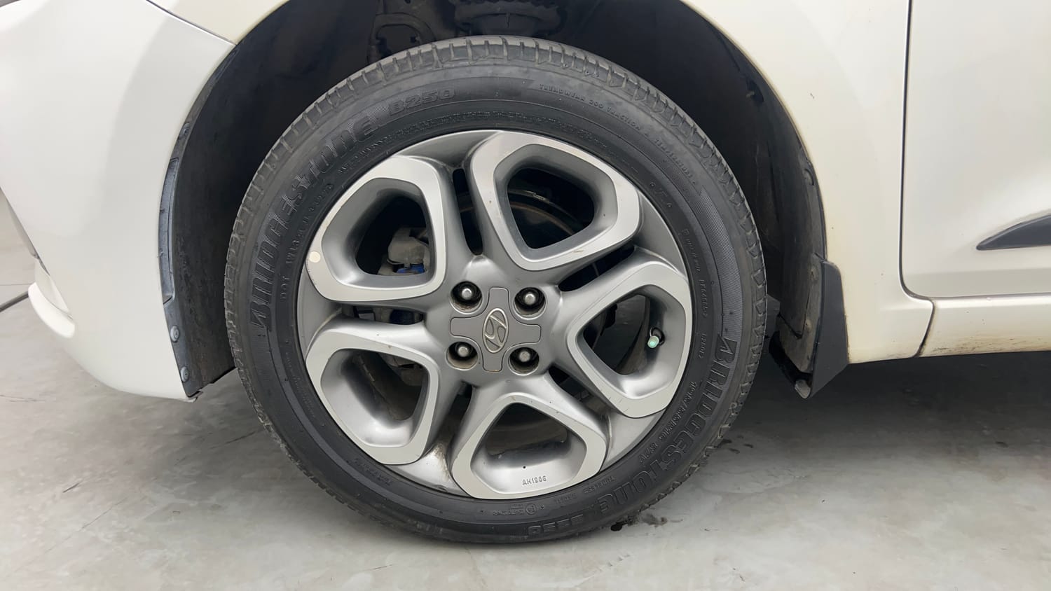 Used 2018 Hyundai Elite i20 Asta 1.2 (O) Petrol Manual tyres LEFT FRONT TYRE RIM VIEW