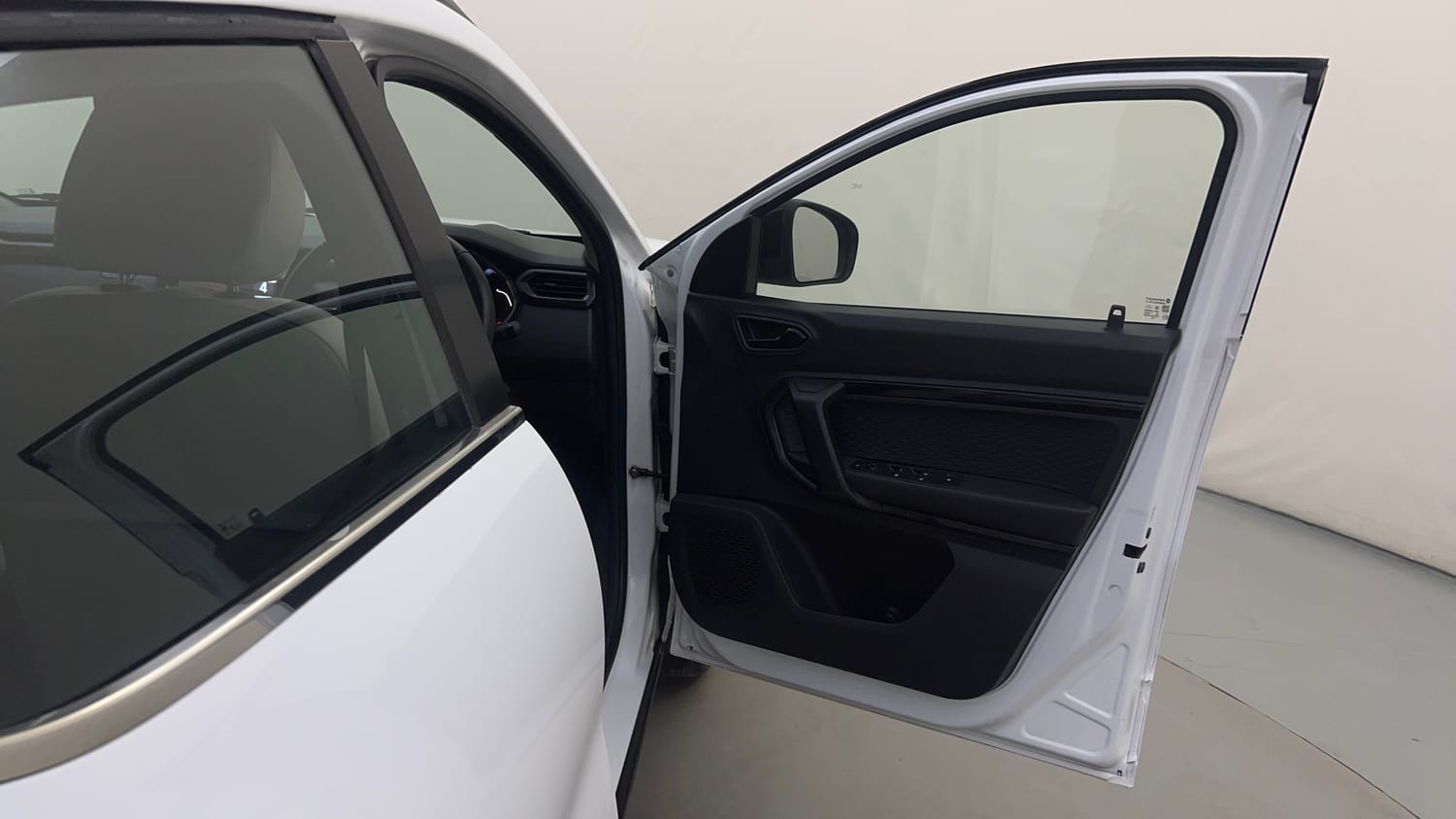 Used 2022 Renault Kiger RXZ 1.0 Turbo MT Petrol Manual interior RIGHT FRONT DOOR OPEN VIEW