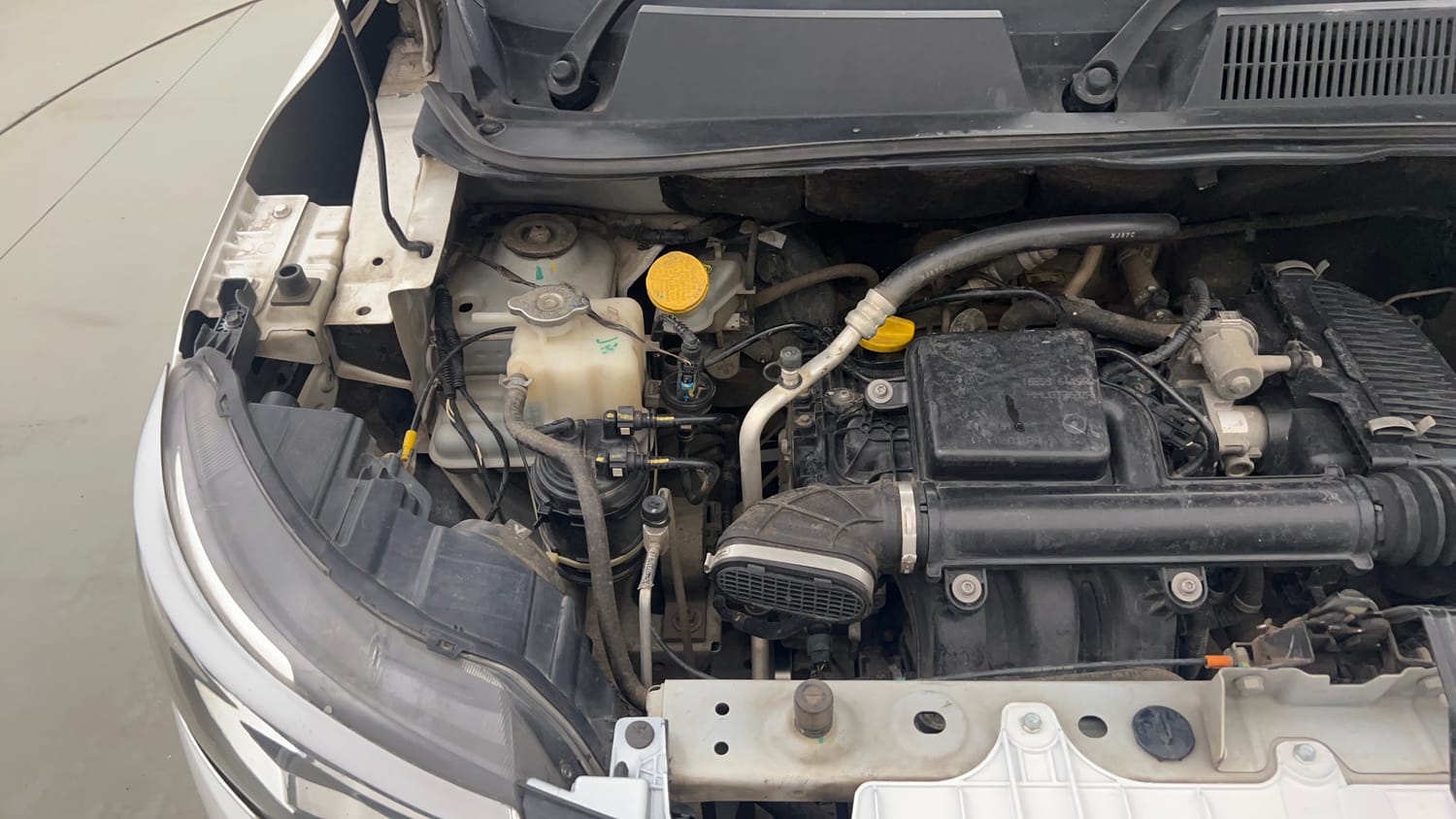 Used 2022 Renault Triber RXZ Dual Tone Petrol Manual engine ENGINE RIGHT SIDE VIEW