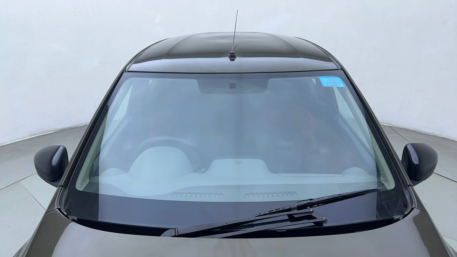 Used 2018 Renault Kwid 1.0 RXT Petrol Manual exterior FRONT WINDSHIELD VIEW