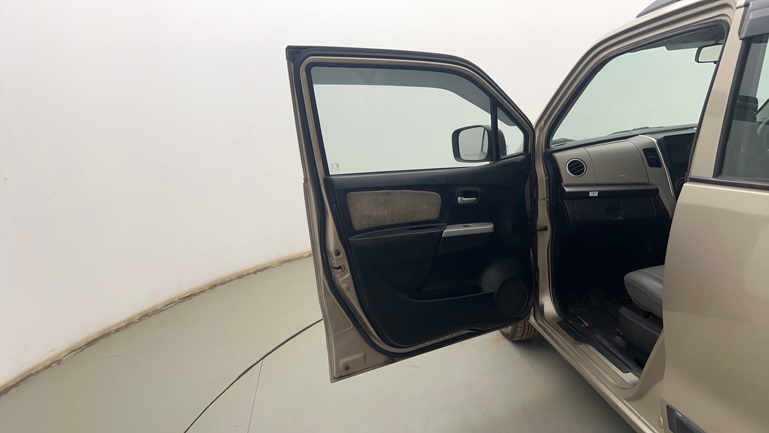 Used 2013 Maruti Suzuki Wagon R VXI Petrol Manual interior LEFT FRONT DOOR OPEN VIEW