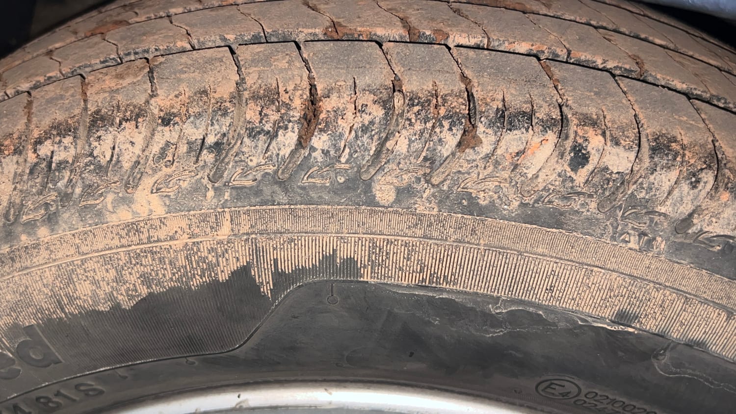 Used 2016 Hyundai Xcent SX 1.2 Petrol Manual tyres RIGHT REAR TYRE TREAD VIEW
