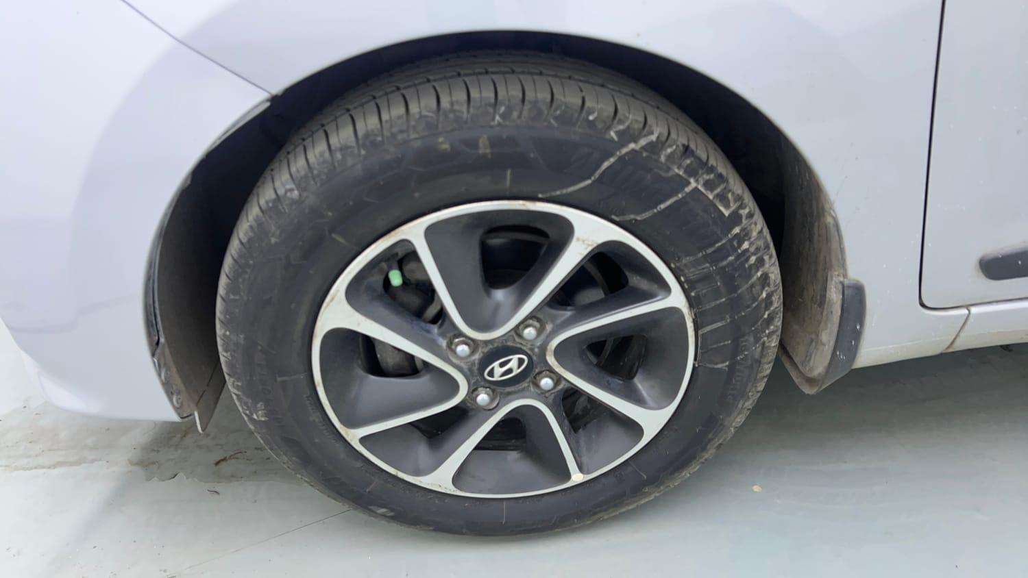 Used 2018 Hyundai Grand i10 Sportz AT 1.2 Kappa VTVT Petrol Automatic tyres LEFT FRONT TYRE RIM VIEW
