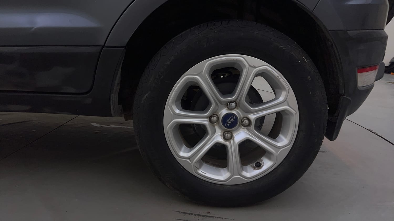 Used 2018 Ford EcoSport Titanium 1.5L TDCi Diesel Manual tyres LEFT REAR TYRE RIM VIEW