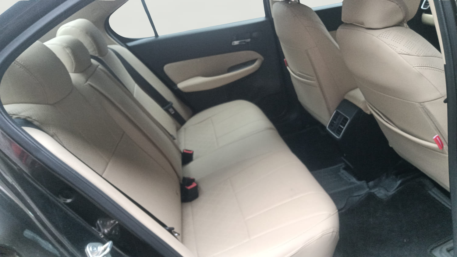 Used 2024 Honda City V Petrol CVT Petrol Automatic interior RIGHT SIDE REAR DOOR CABIN VIEW