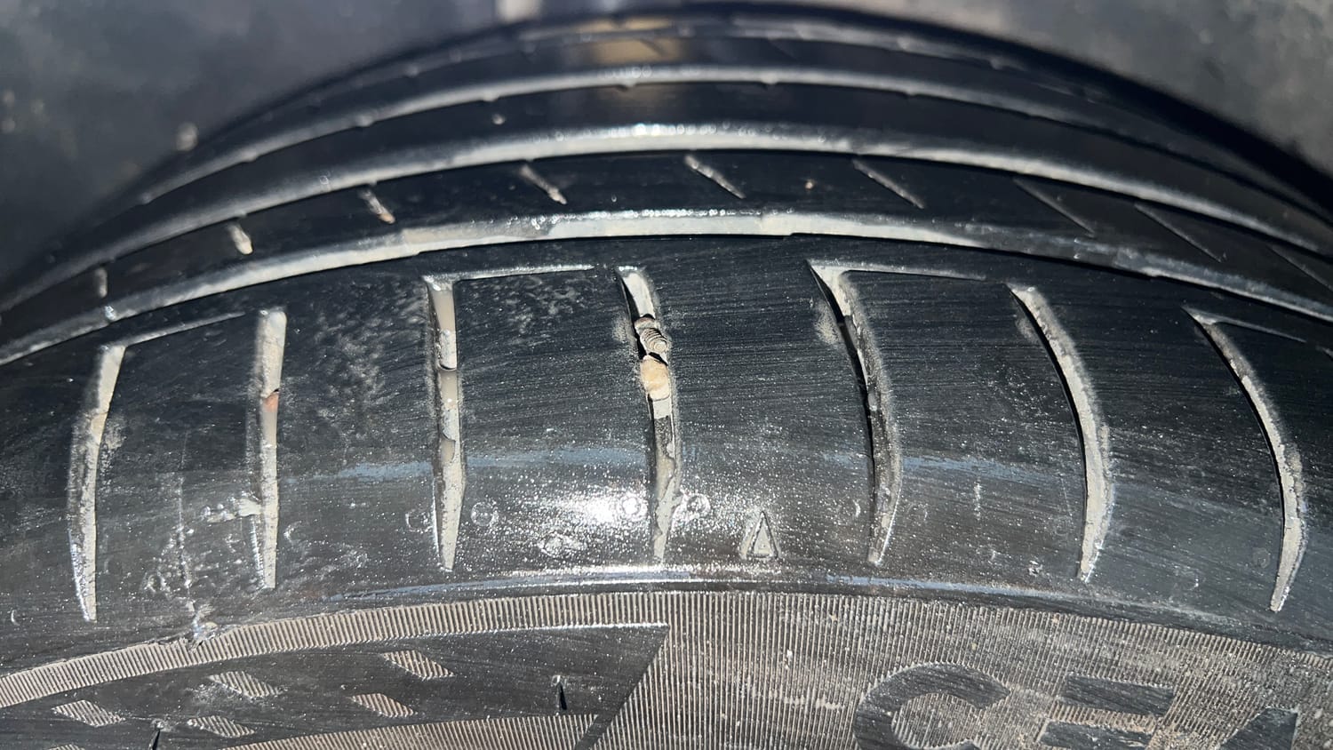Used 2017 audi A6 35 TFSI S Line Matrix Petrol Automatic tyres RIGHT REAR TYRE TREAD VIEW