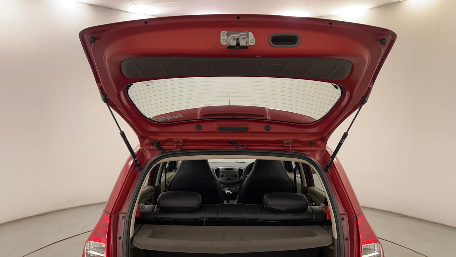 Used 2013 Hyundai i10 Sportz 1.2 AT Kappa2 Petrol Automatic interior DICKY DOOR OPEN VIEW
