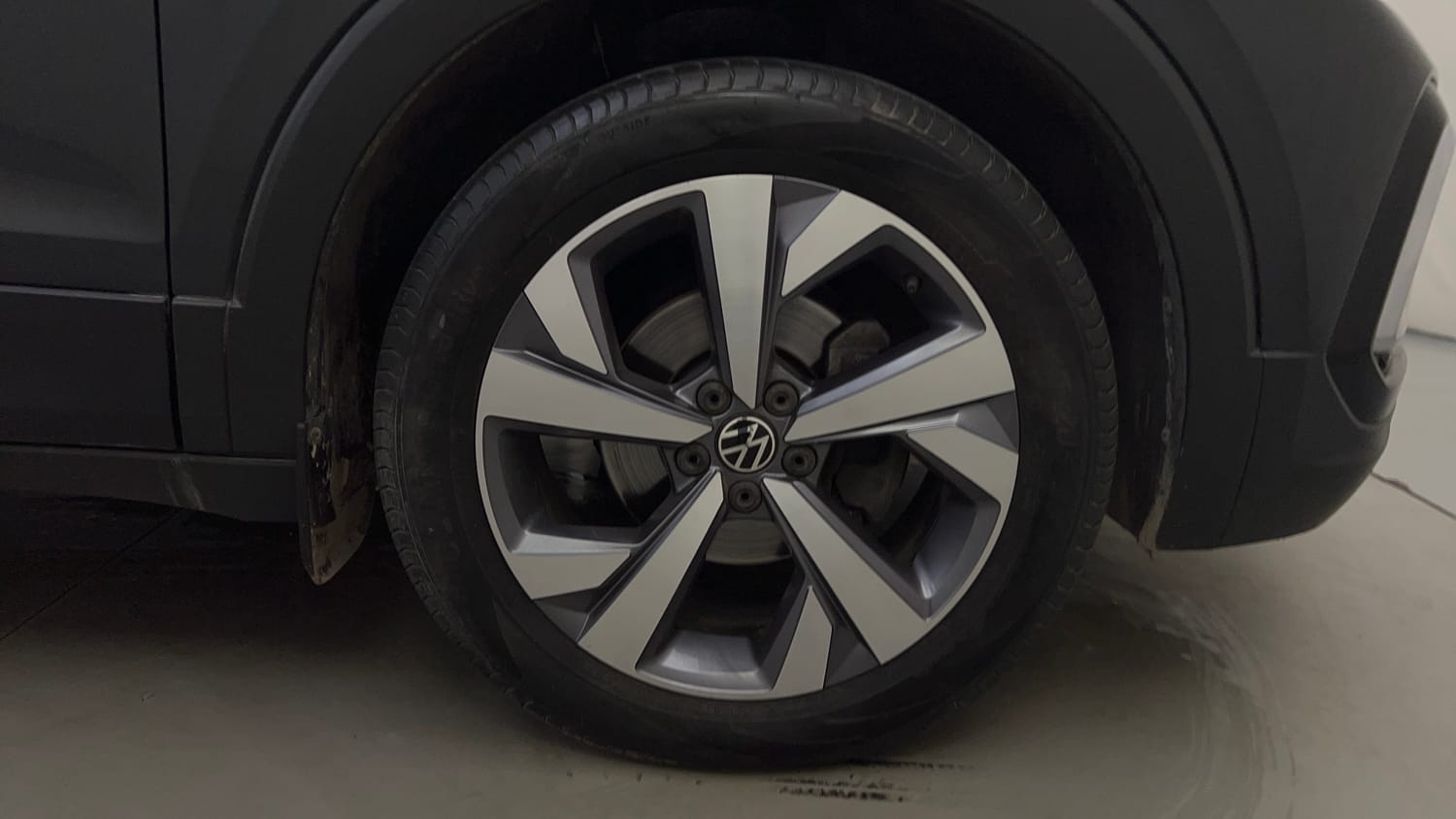 Used 2022 Volkswagen Taigun Topline 1.0 TSI MT Petrol Manual tyres RIGHT FRONT TYRE RIM VIEW
