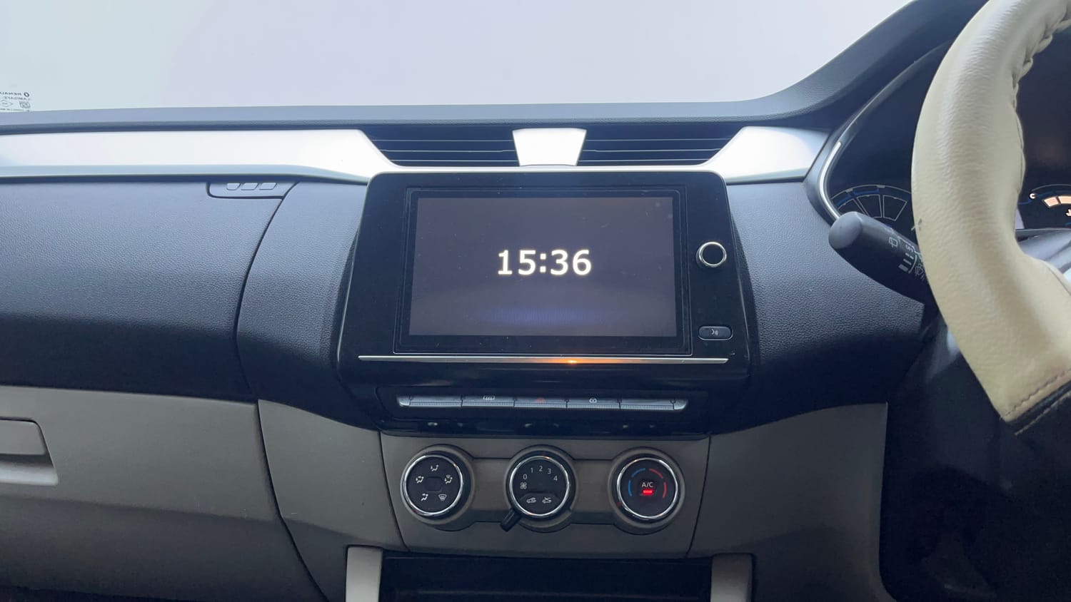 Used 2020 Renault Triber RXZ Petrol Manual interior MUSIC SYSTEM & AC CONTROL VIEW