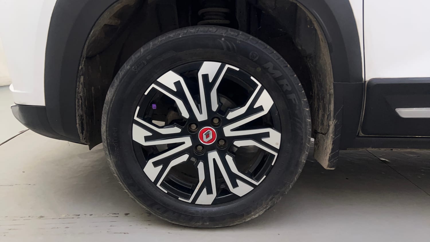 Used 2022 Renault Kiger RXZ 1.0 Turbo MT Petrol Manual tyres LEFT FRONT TYRE RIM VIEW
