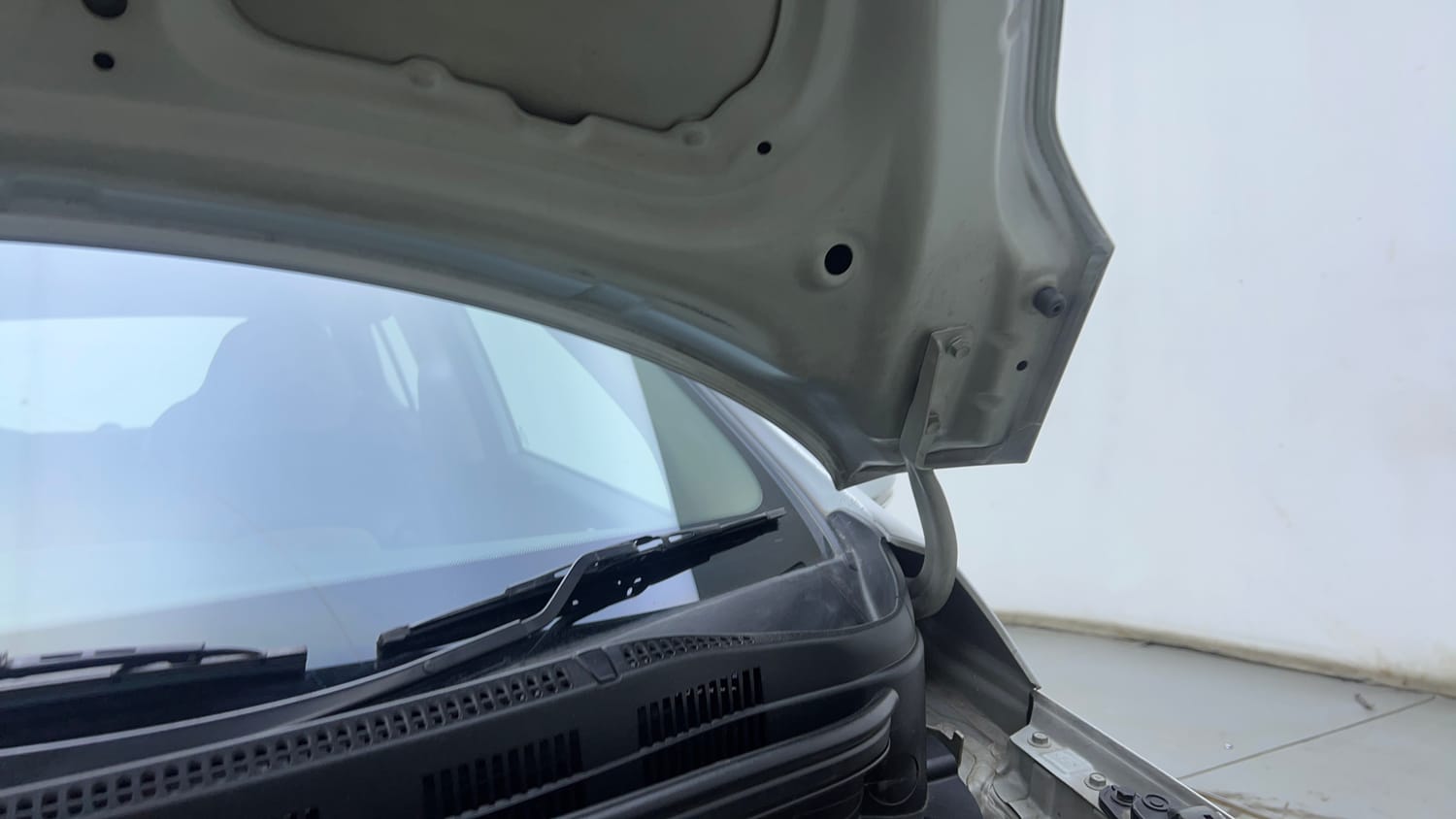 Used 2018 Hyundai Grand i10 Sportz AT 1.2 Kappa VTVT Petrol Automatic engine ENGINE LEFT SIDE HINGE & APRON VIEW