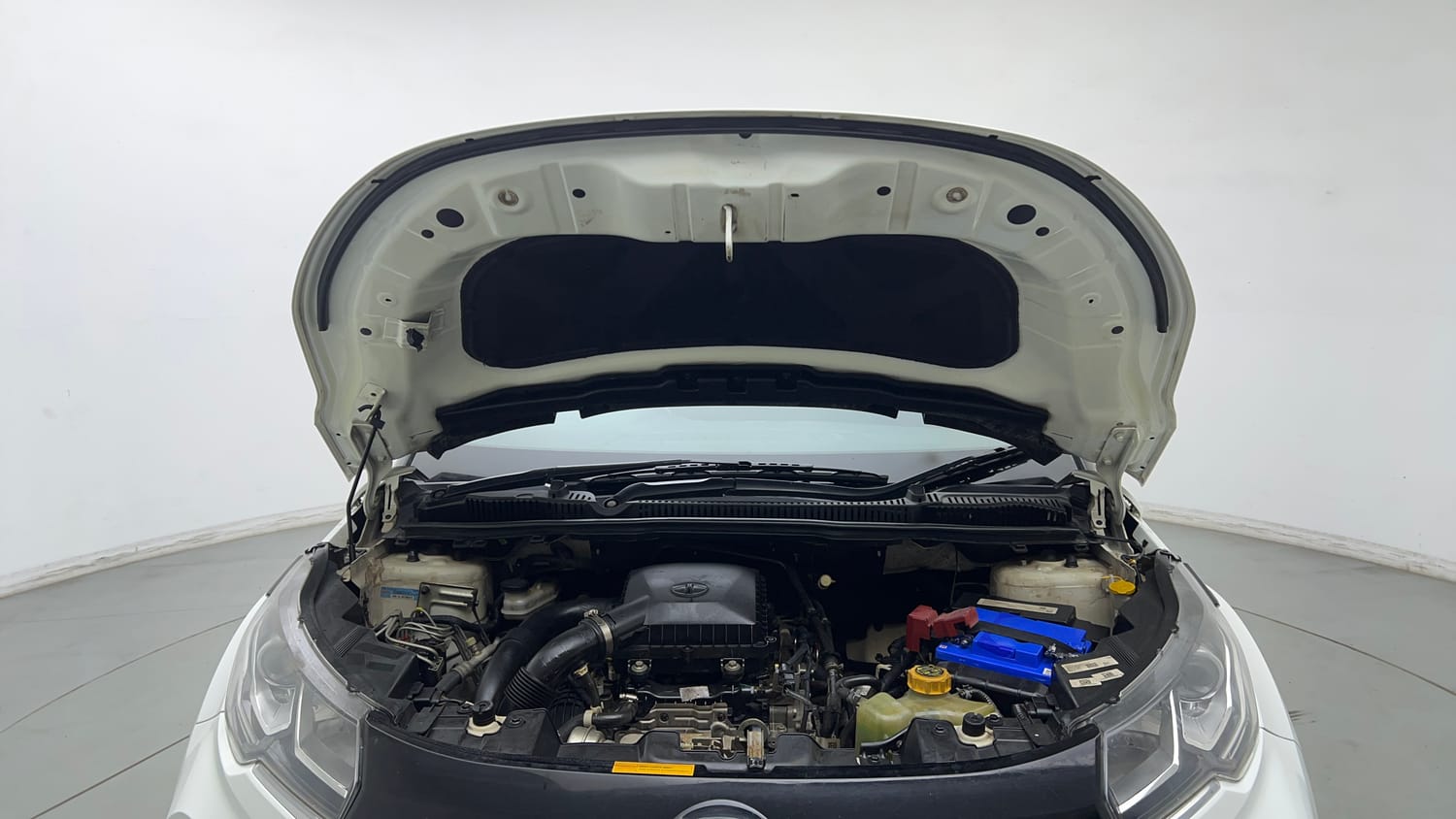 Used 2022 Tata Nexon XZ Plus (HS) Petrol Manual engine ENGINE & BONNET OPEN FRONT VIEW