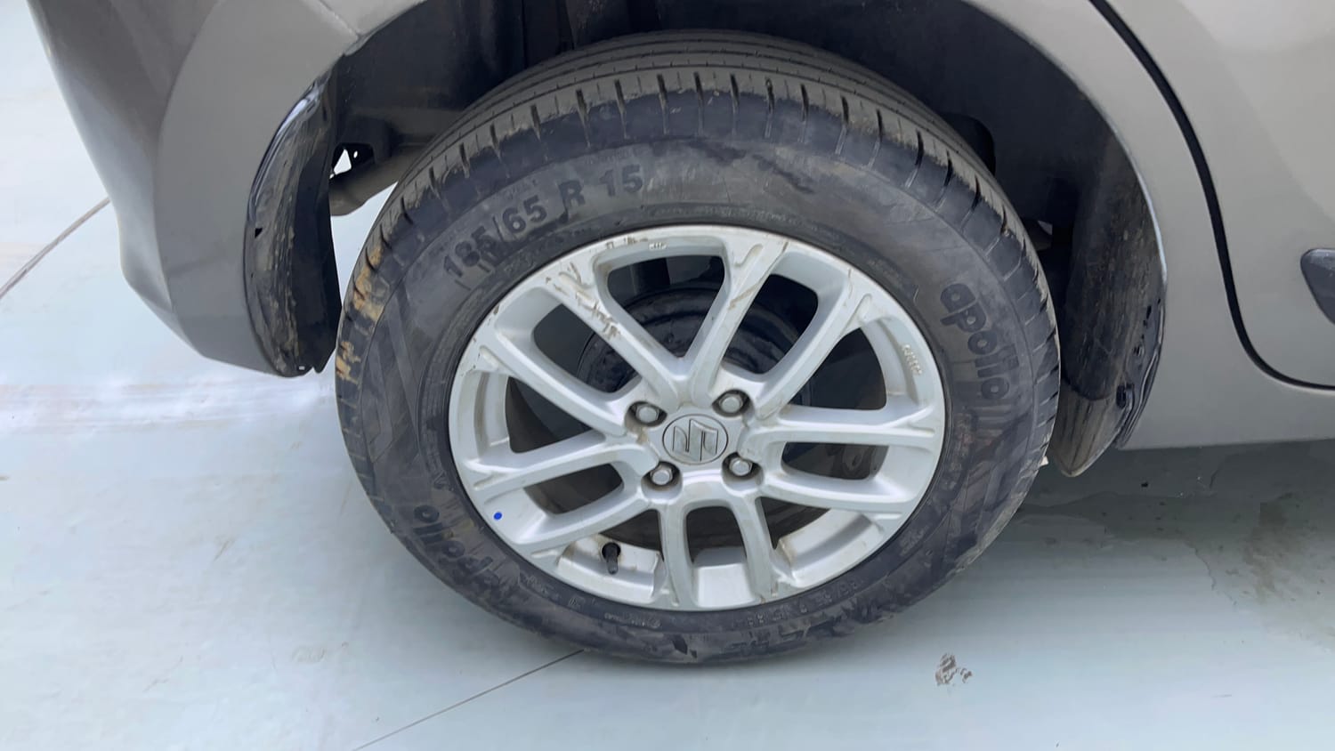 Used 2020 Maruti Suzuki Swift ZXi AMT Petrol Automatic tyres RIGHT REAR TYRE RIM VIEW