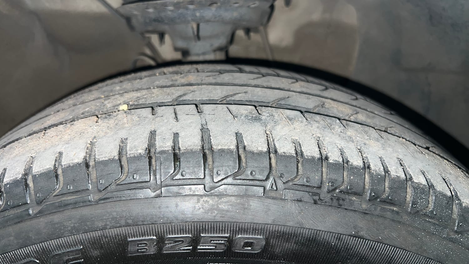 Used 2018 Hyundai Elite i20 Asta 1.2 (O) Petrol Manual tyres RIGHT FRONT TYRE TREAD VIEW