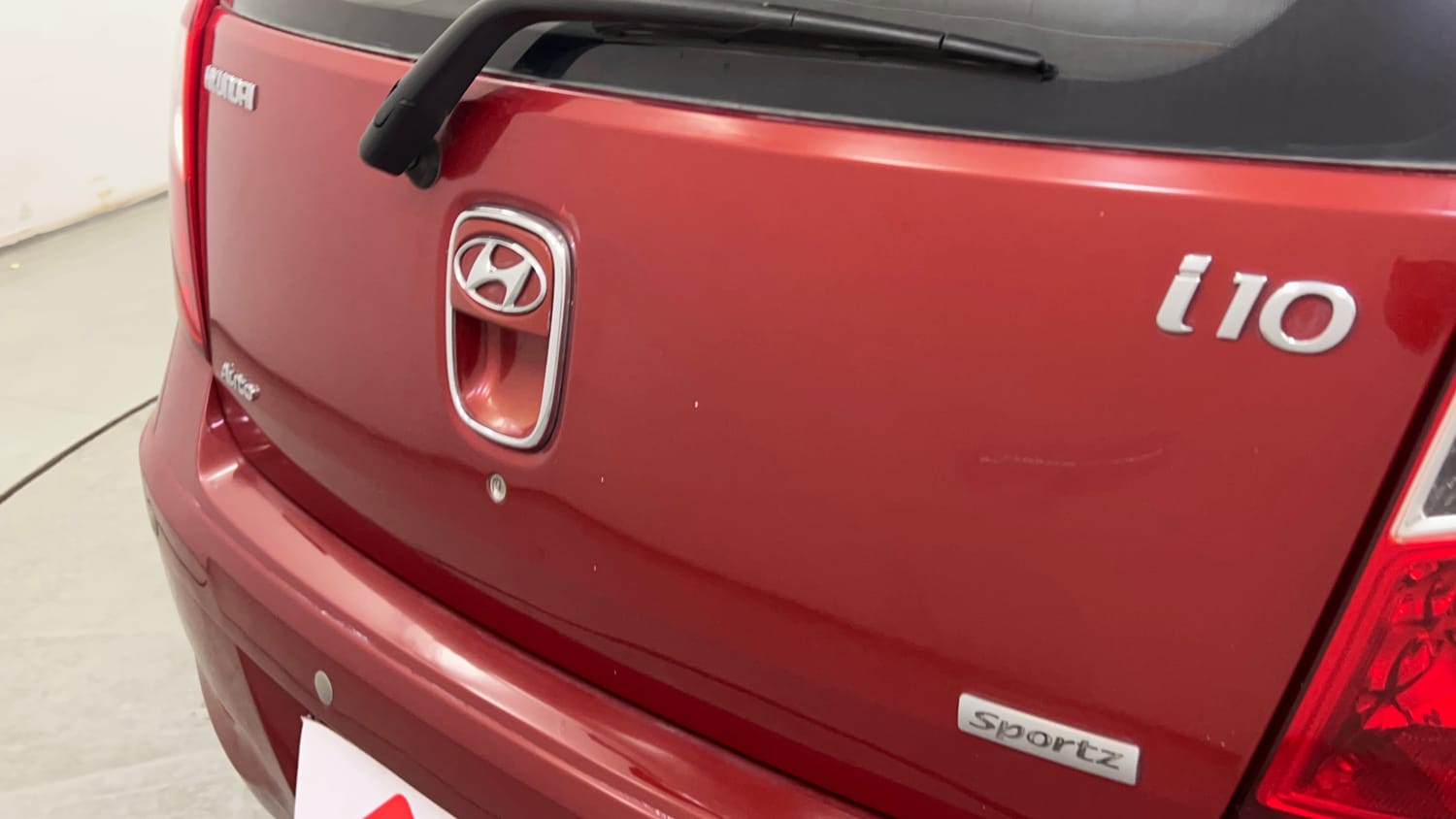 Used 2013 Hyundai i10 Sportz 1.2 AT Kappa2 Petrol Automatic dents MINOR DENT