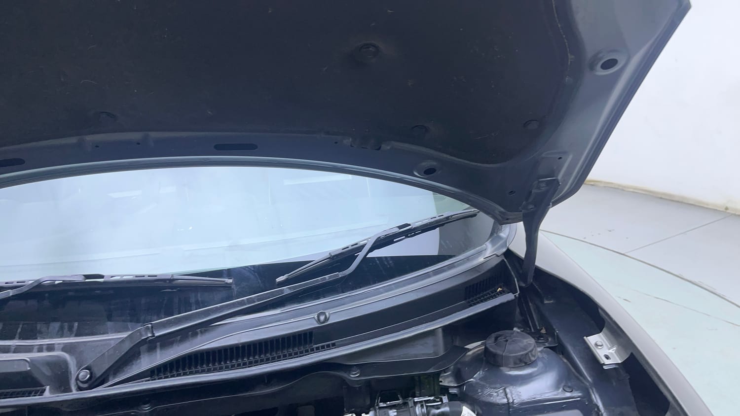 Used 2020 Maruti Suzuki Swift ZXi AMT Petrol Automatic engine ENGINE LEFT SIDE HINGE & APRON VIEW