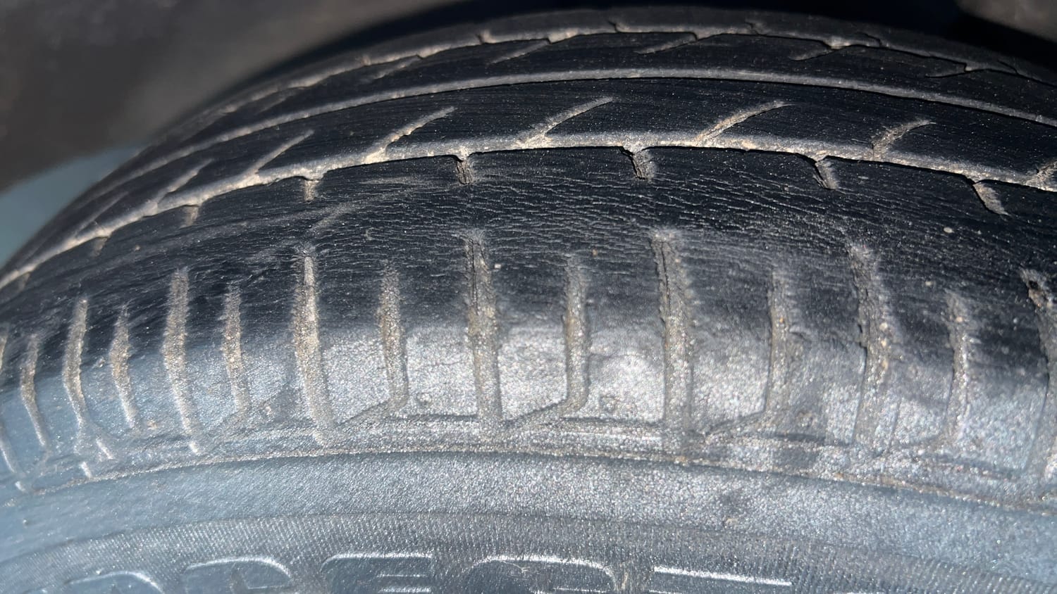 Used 2013 Hyundai i10 Era 1.1 iRDE2 Petrol Manual tyres RIGHT FRONT TYRE TREAD VIEW
