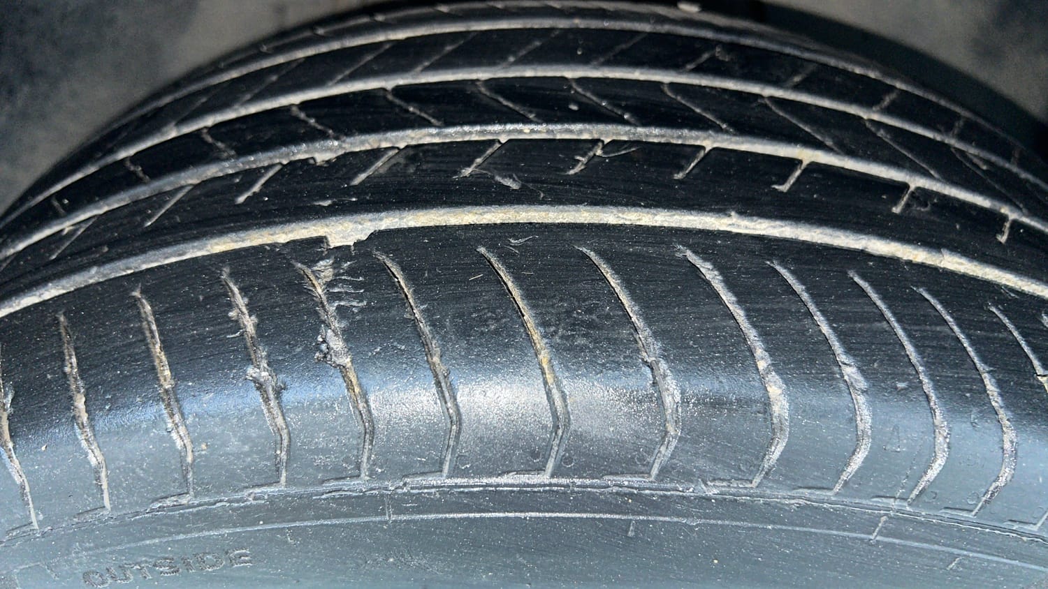 Used 2025 MG Motors Windsor EV Essence Pro Electric Automatic tyres RIGHT FRONT TYRE TREAD VIEW