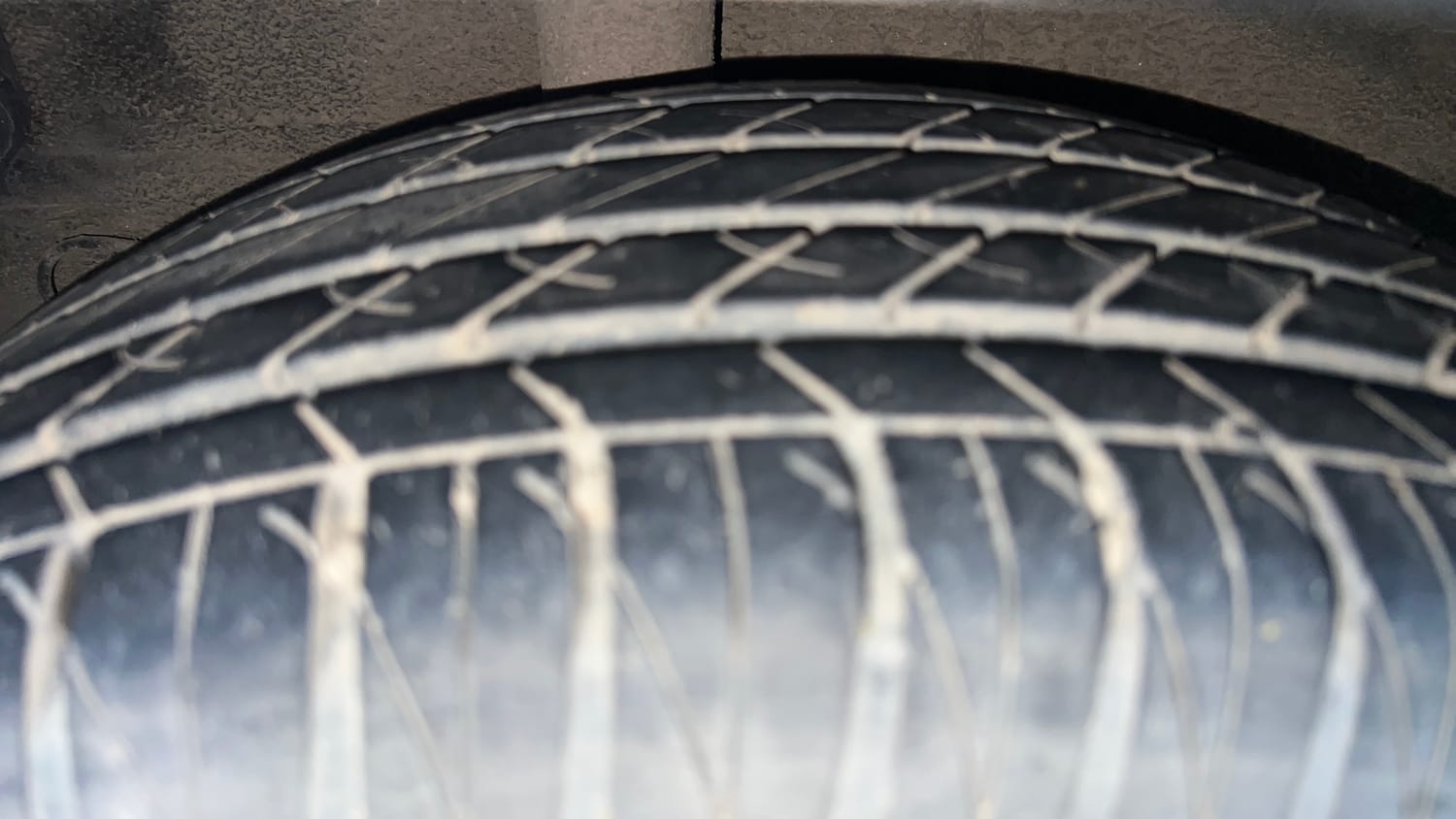 Used 2024 Kia Sonet HTK (O) 1.2 Petrol MT Petrol Manual tyres RIGHT REAR TYRE TREAD VIEW