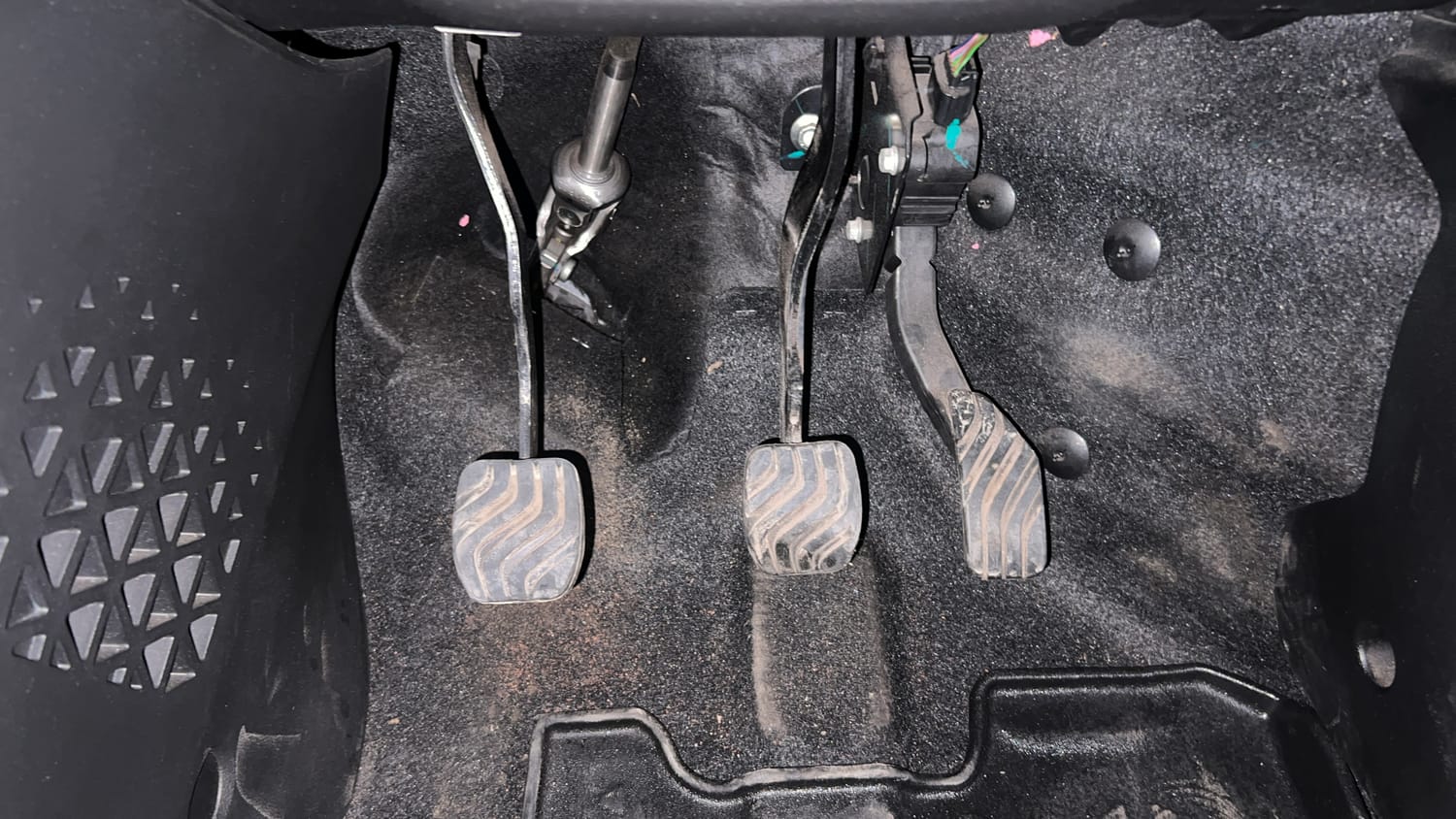 Used 2022 Renault Kiger RXZ 1.0 Turbo MT Petrol Manual interior PEDALS VIEW