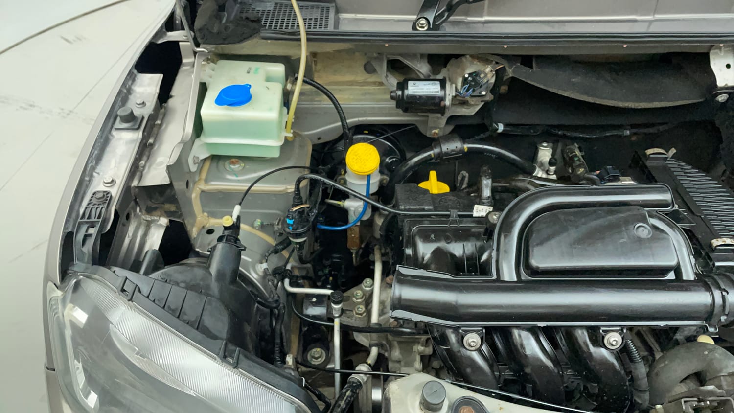 Used 2018 Renault Kwid 1.0 RXT AMT Opt Petrol Automatic engine ENGINE RIGHT SIDE VIEW